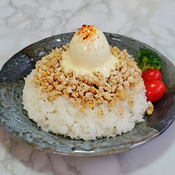 鶏そぼろウフマヨ親子丼